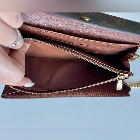 💯 Authentic Louis Vuitton Monogram Sarah Wallet on Chain - Picture 6 of 16